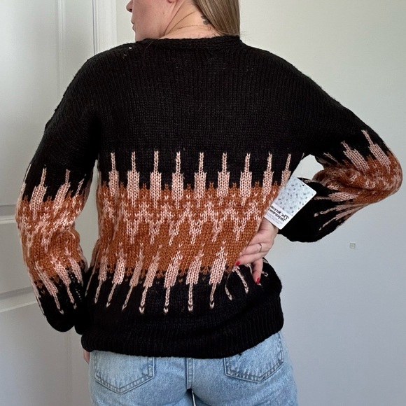 Fair Isle V-neck Pullover Sweater - Picture 7 of 7